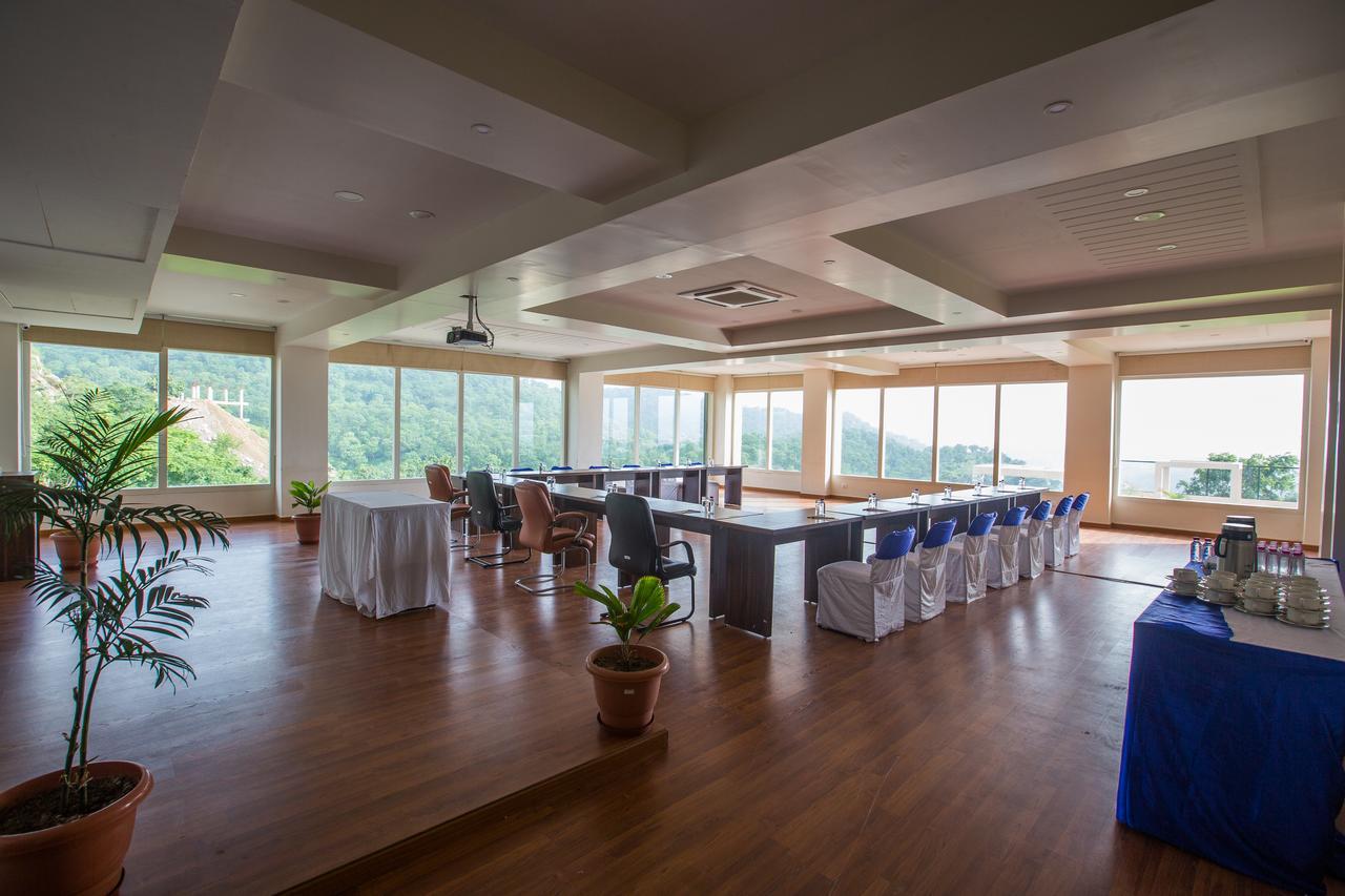 The G Mount Valley Resort, Кумбалгарх Екстериор снимка